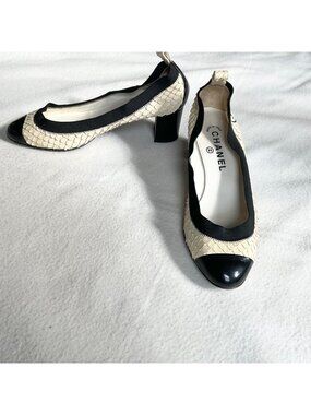 Vintage Chanel 2in heels pumps white Snakeskin black Patent Leather37.5US6.5logo